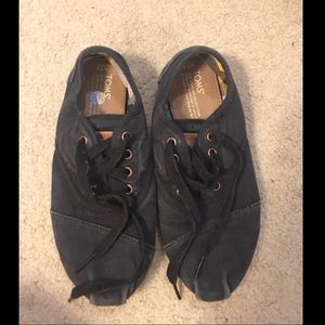 Lace up TOMS